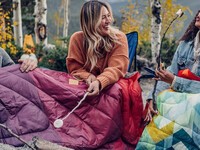 Rumpl Original Puffy Blanket vs Voited Outdoor PillowBlanket 